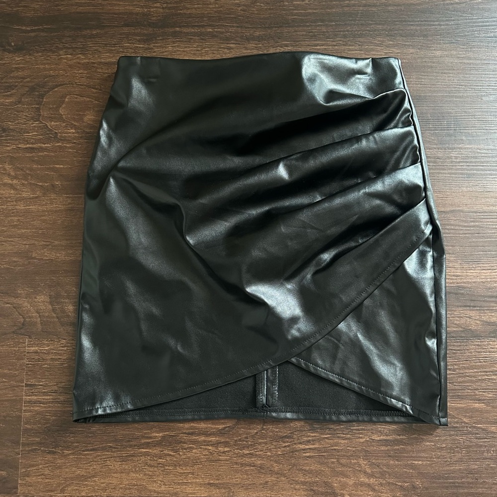 SHEIN Black Asymmetrical Mini Skirt
